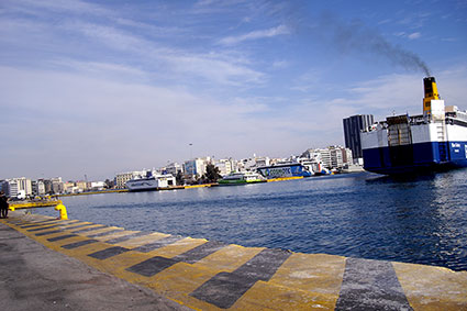 Δεμένα τα πλοία στον Πειραιά