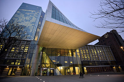 Αμετάβλητα επιτόκια