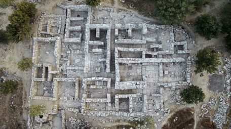 Κριτική ματιά & εθνική υπερηφάνεια